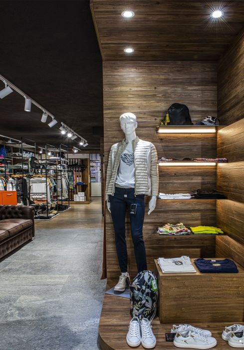 Longa Sport & Fashion Arredamenti su misura per negozi