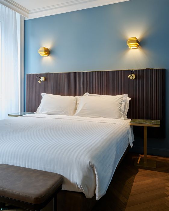 Hotel Berna Milano**** Arredamenti su misura per alberghi: testata letto in cannettato e comodino in marmo