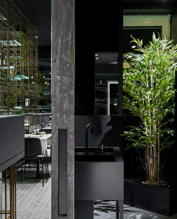 Kanto Sushi Restaurant Sushi Restaurant : Toilette ristorante color nero elegante
