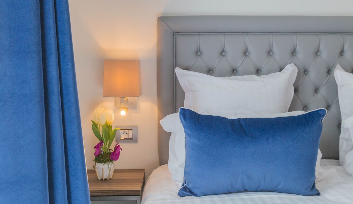 Hotel Nice Azur Riviera Arredamento su misura per alberghi : camera da letto