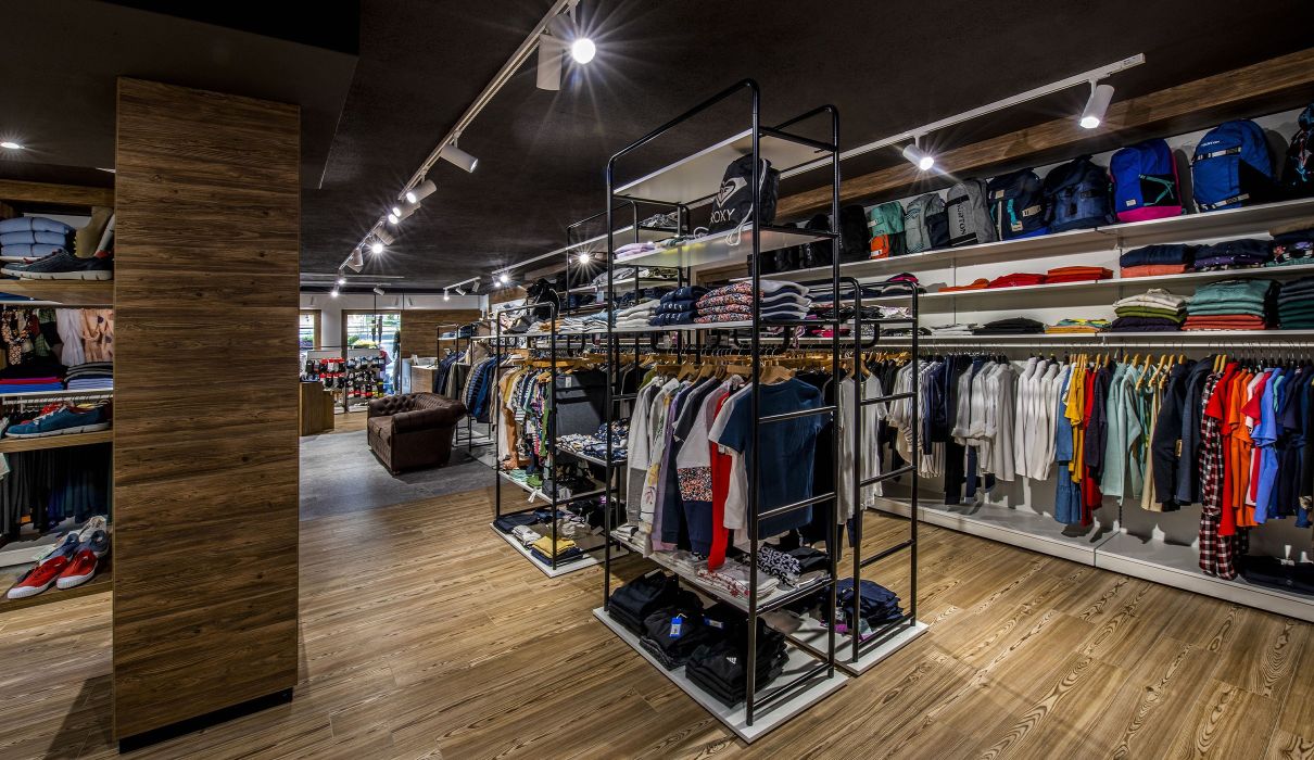 Longa Sport & Fashion Arredamenti su misura per negozi