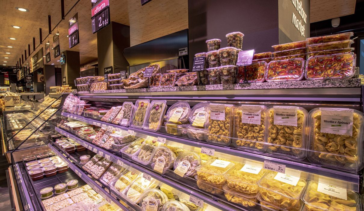 Carrefour Gourmet Furnishings for public spaces, retail outlets, and minimarkets: details of the refrigerated area