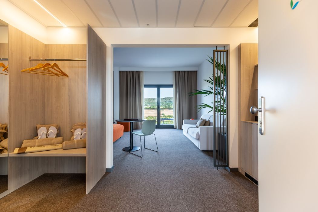Custom-made hotel furnishings in an elegant modern style: bedroom
