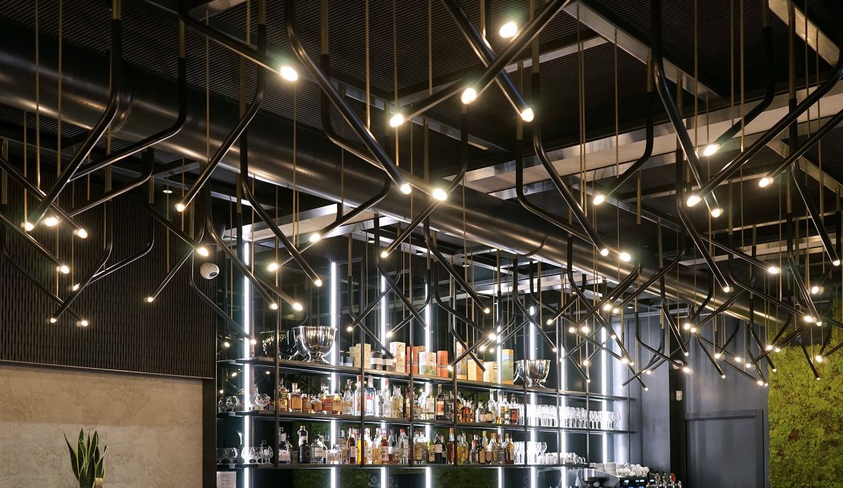 Taste Lounge Bar Arredamento su misura per bar : dettagli illuminazione