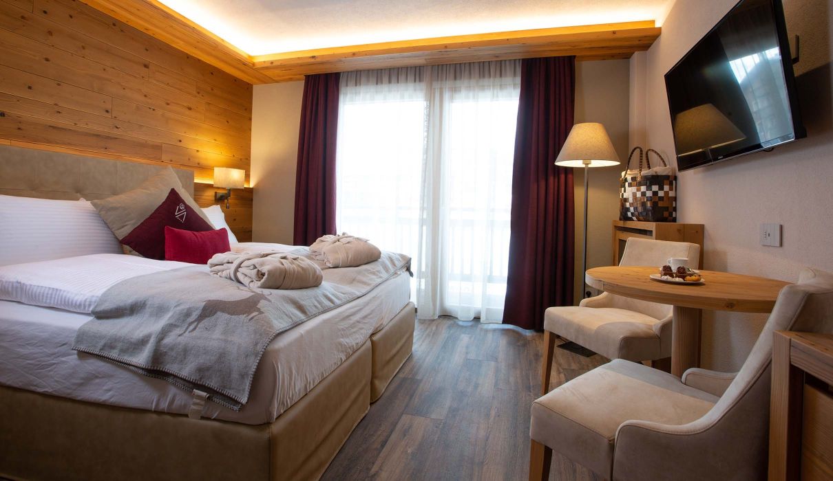 Custom-made furnishings for luxury mountain hotels: bedroom