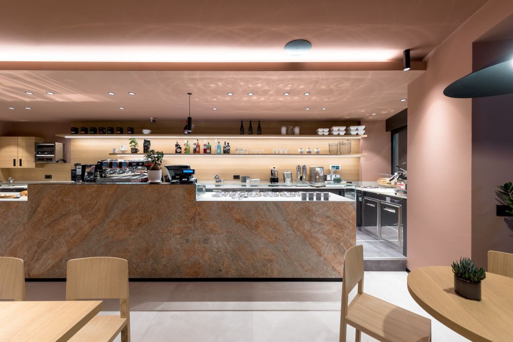 Gelateria Bar Paninoteca La Fragola Arredamento su misura per gelaterie e bar : vetrinetta gelati
