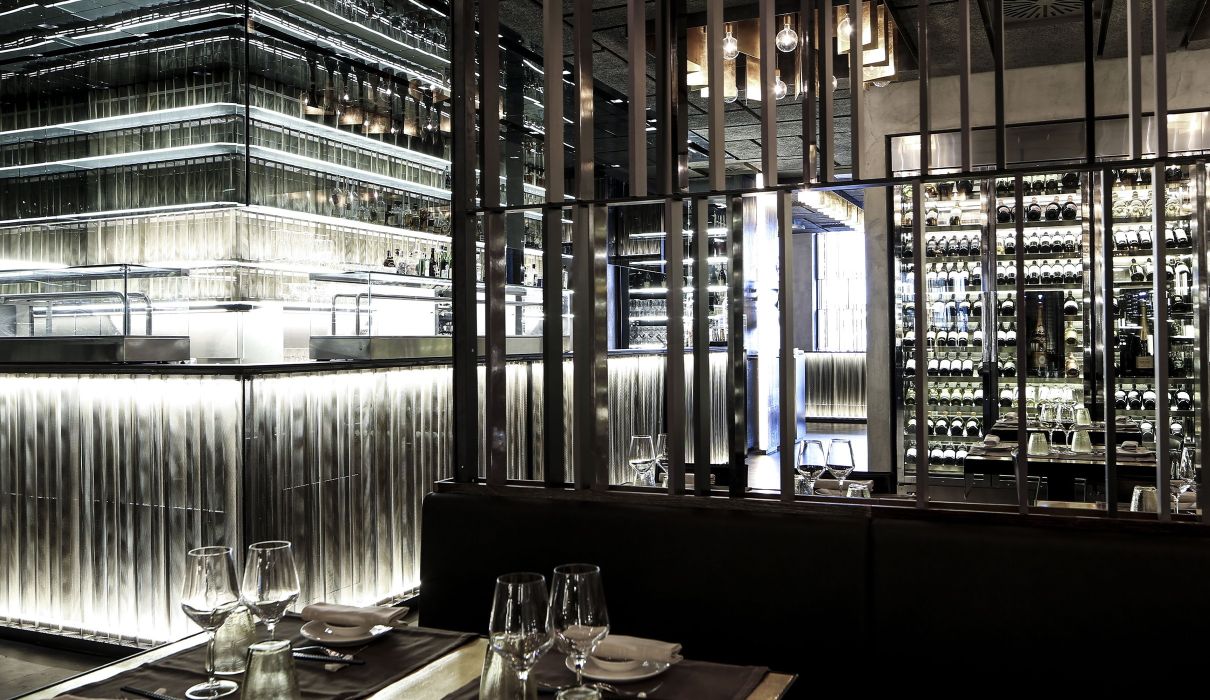 Lin Tasting Emotion Sushi restaurant arredamento sala ristorante