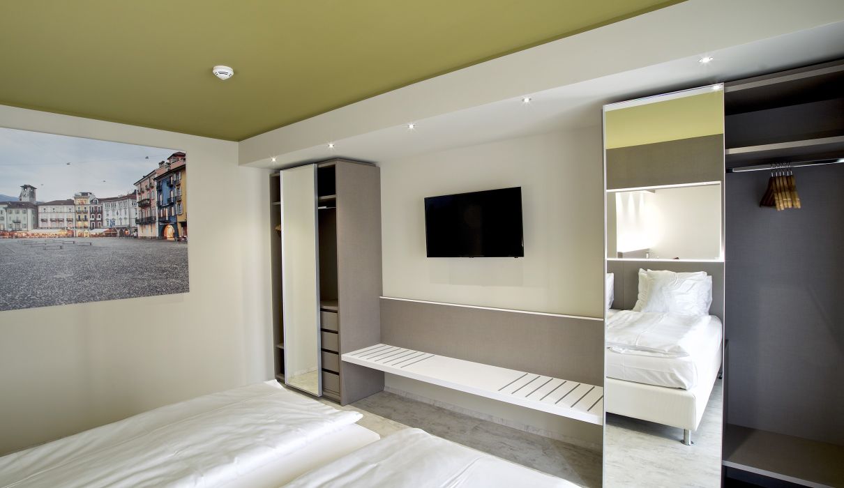 Hotel City Locarno Arredamento su misura per alberghi : camera da letto