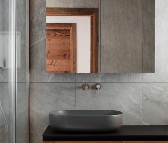 Arredamenti su misura per villa privata : bagno in marmo
