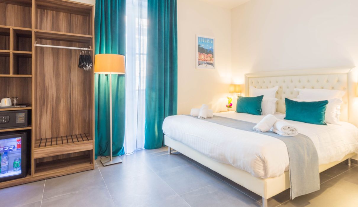 Hotel Nice Azur Riviera Arredamento su misura per alberghi : camera da letto