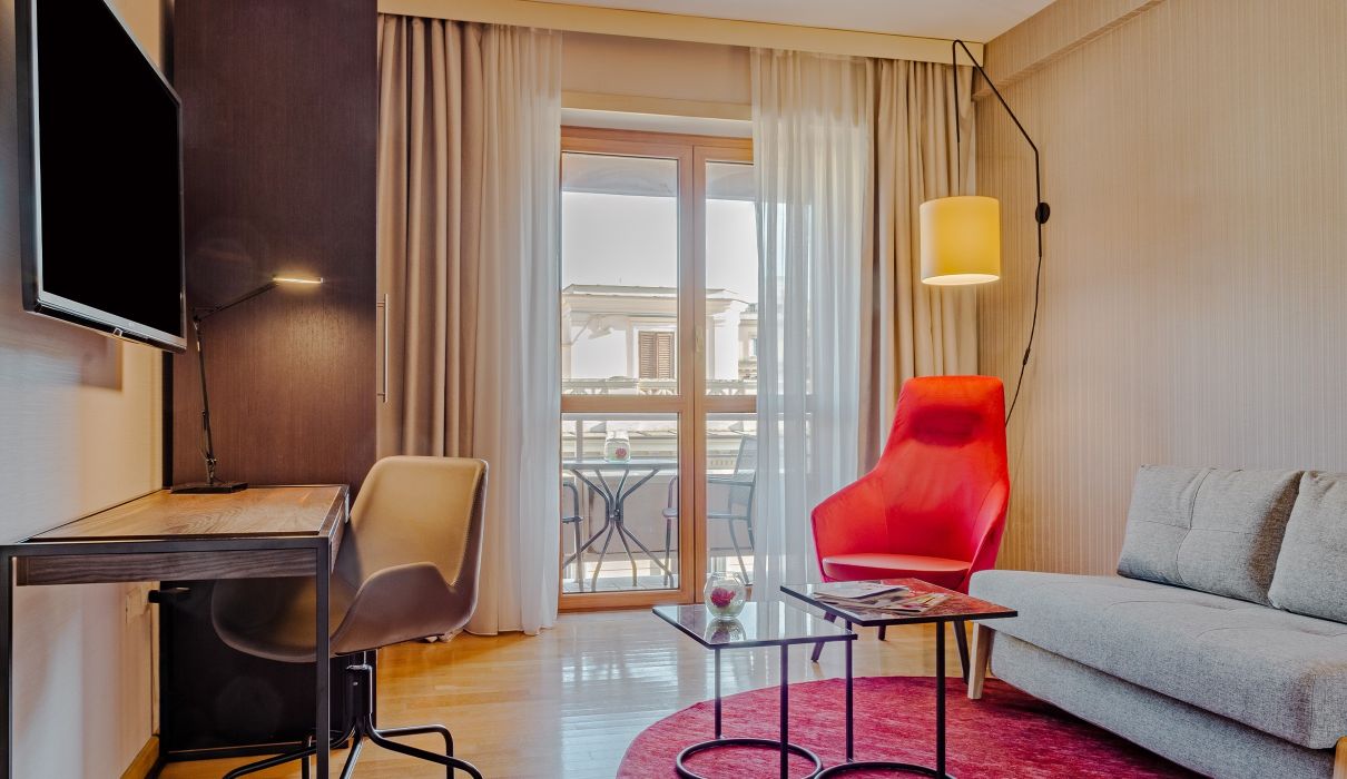 Custom-made hotel furniture: bedroom
