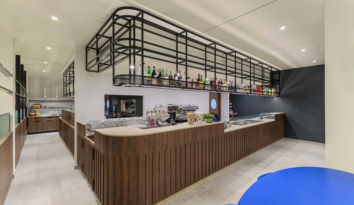 Gaio Bar & Restaurant Arredamento su misura per bar: banco bar
