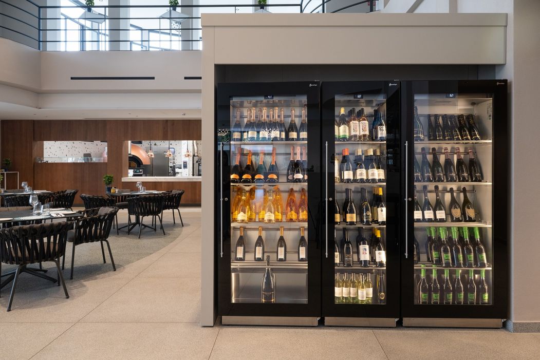Victoria Beach Club Arredamenti su misura per bar e ristoranti : cantina vini