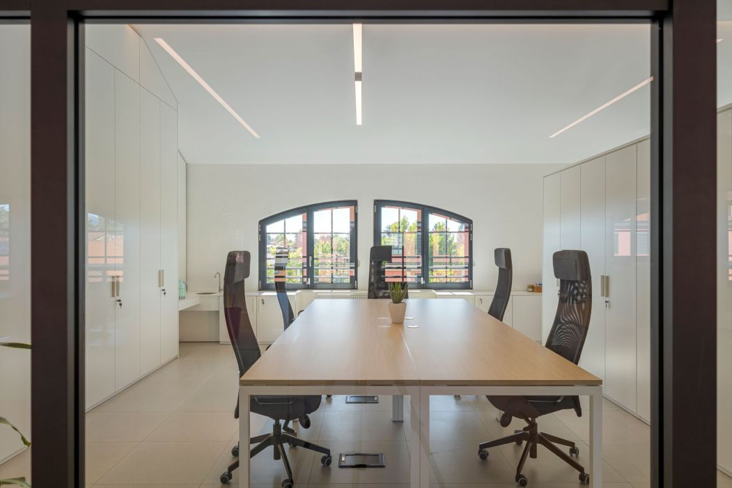 One_Off Solution Customized office construction: meeting room