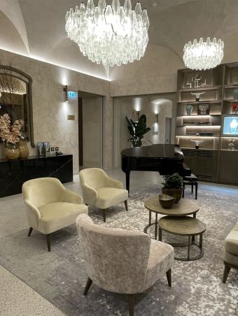 Custom-made furnishings for luxury hotels: hall