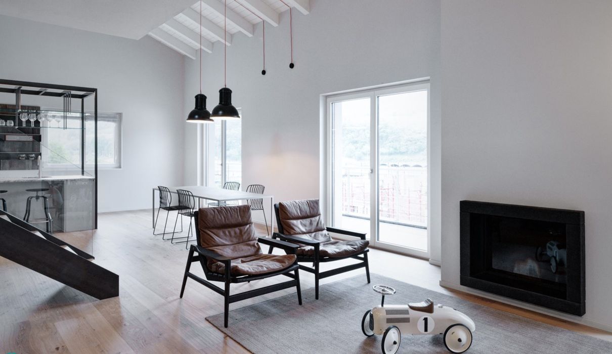 Arredamenti su misura per la casa Living space: poltrone in pelle moderne con struttura in metallo e mobile salotto in legno