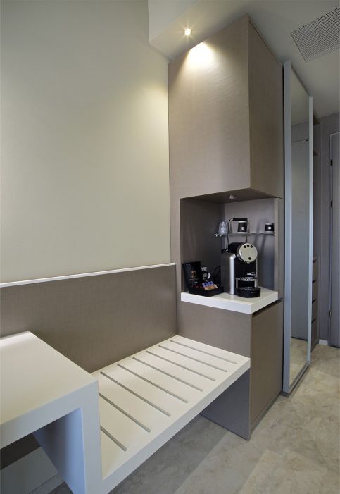 Hotel City Locarno Arredamento su misura per alberghi : porta valige, zona snack