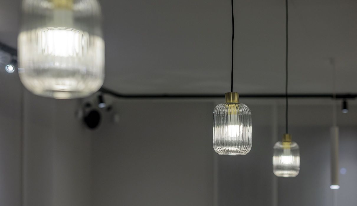 Gaio Bar & Restaurant arredamento su misura per ristoranti : illuminazione