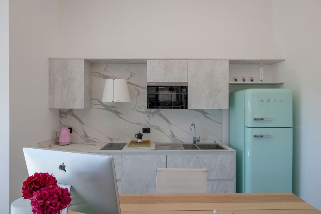 One_Off Solution Customized office construction: kitchen and common area