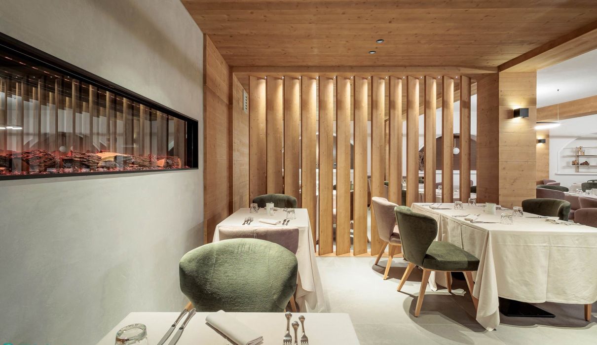 Hotel Andossi Custom-made hotel furniture: restaurant area