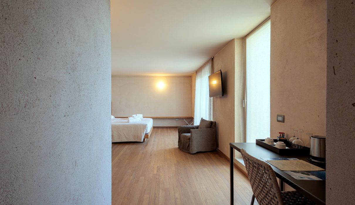 Custom-made hotel furniture: bedroom