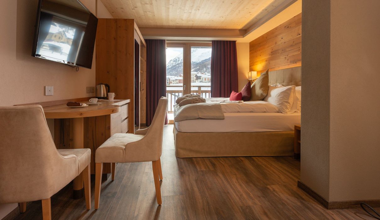Custom-made furnishings for luxury mountain hotels: bedroom