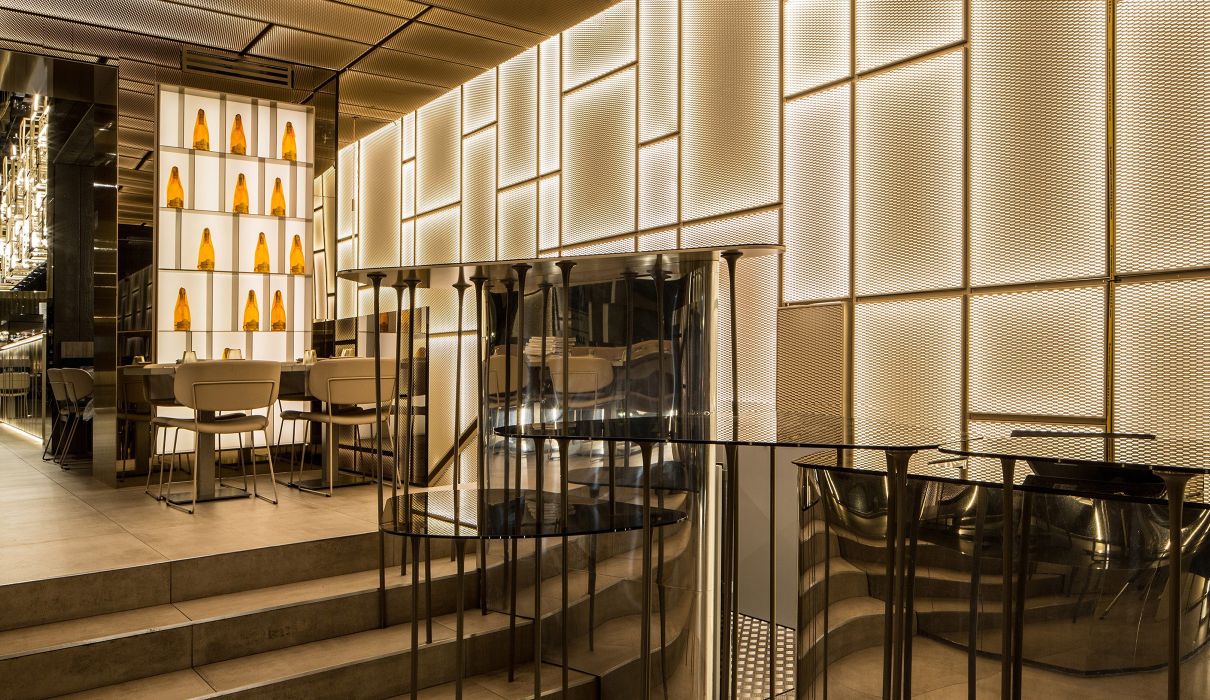 Sushi Club Saronno Sushi restaurant arredamento sala ristorante : dettaglio illuminazione a parete
