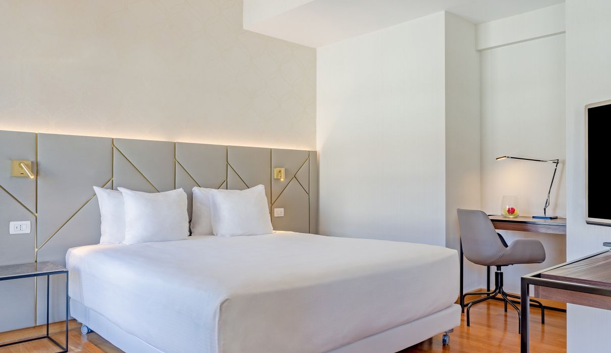 Custom-made hotel furniture: bedroom