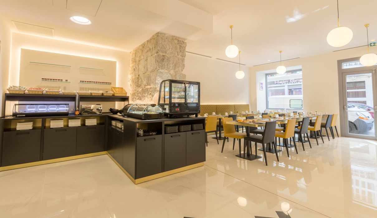 Hotel Nice Azur Riviera Arredamento su misura per alberghi : sala colazione