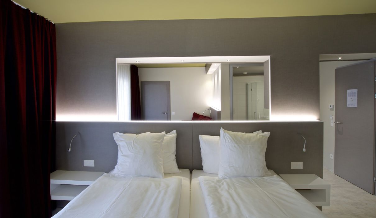 Hotel City Locarno Arredamento su misura per alberghi : camera da letto