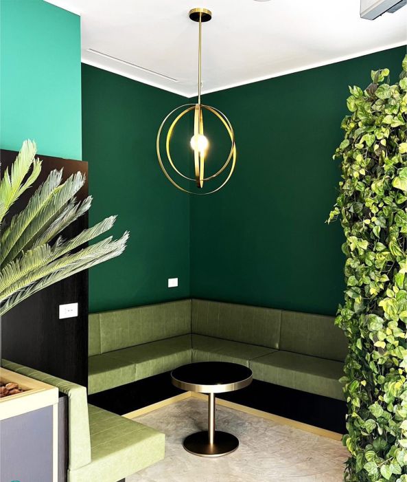 Qualis Lounge Bar Arredamento su misura per bar : divanetti e tavolino