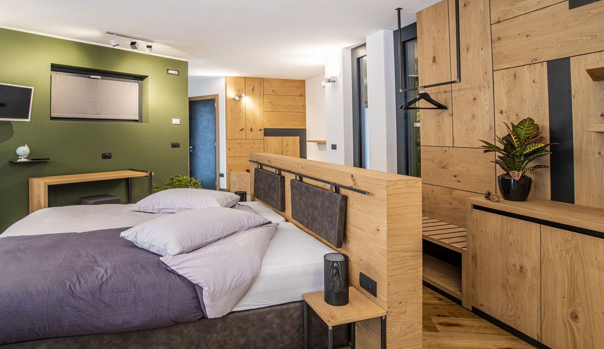 Ca' Rossa Suite & Breakfast**** Arredamenti su misura per camera d'albergo in legno e metallo