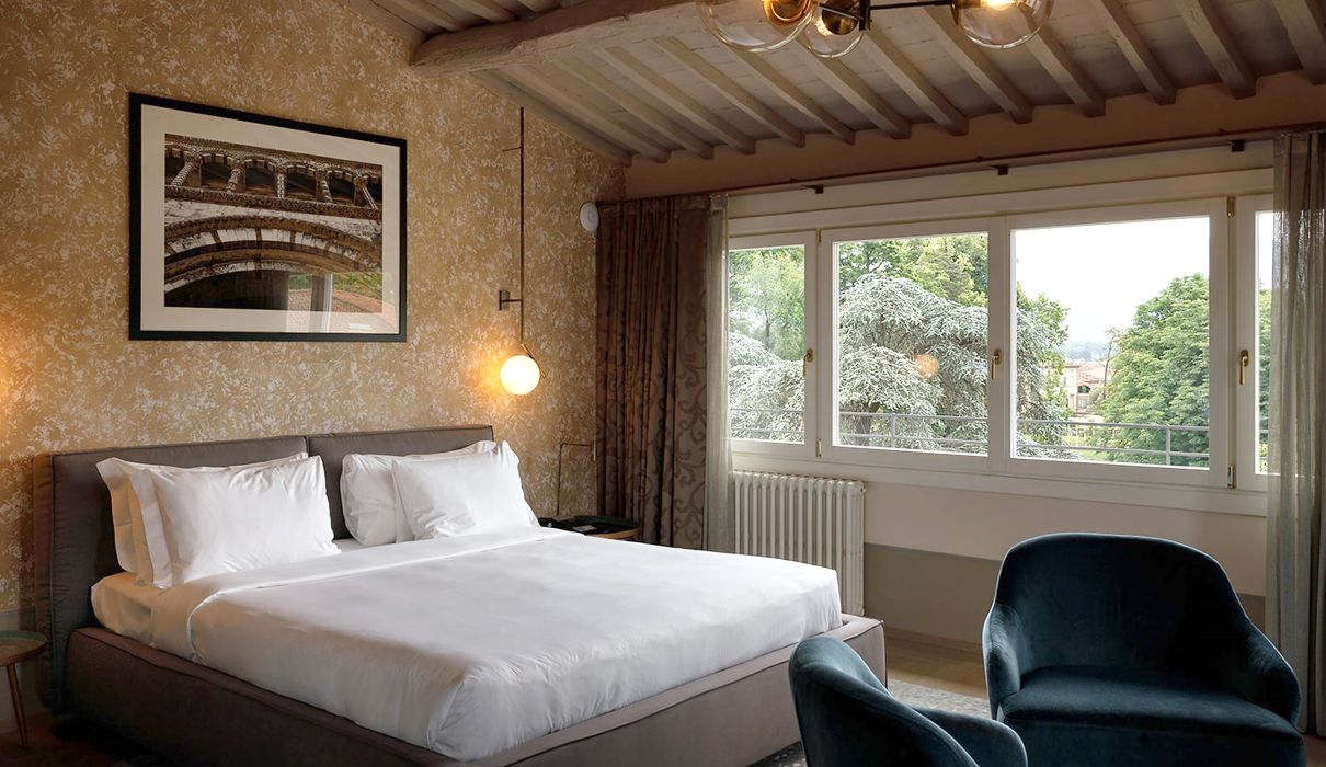 Custom-made hotel furniture in an elegant modern style: suite