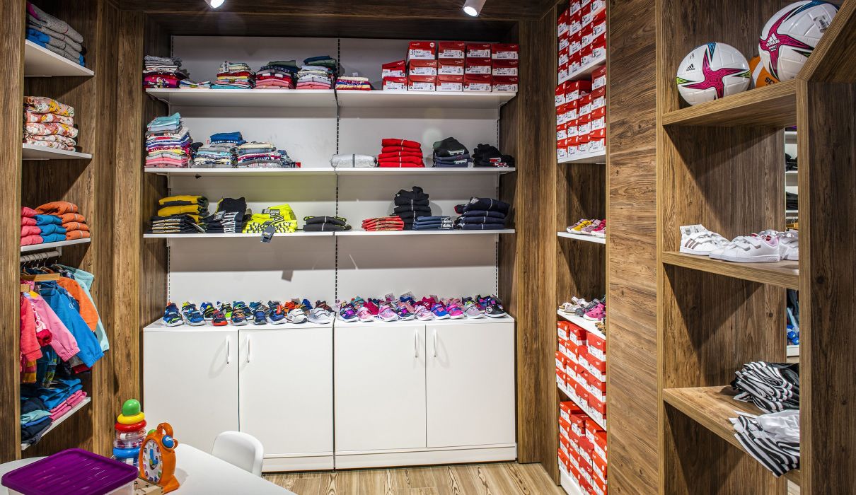Longa Sport & Fashion Arredamenti su misura per negozi