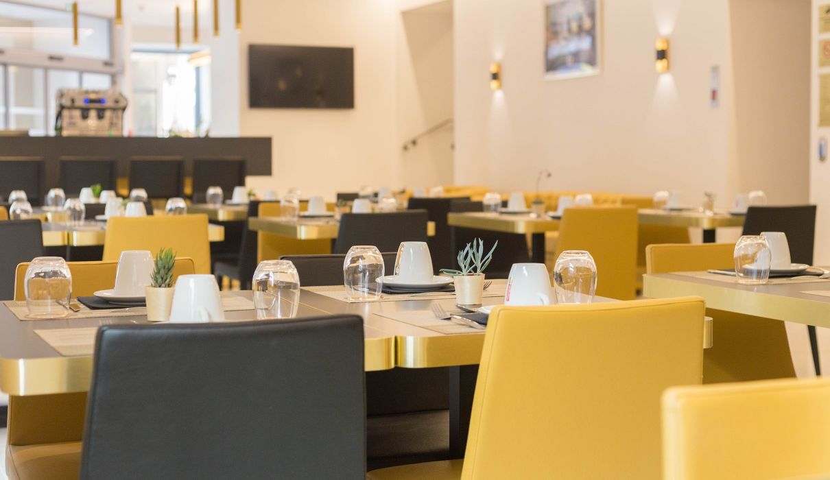 Hotel Nice Azur Riviera Arredamento su misura per alberghi : sala colazione