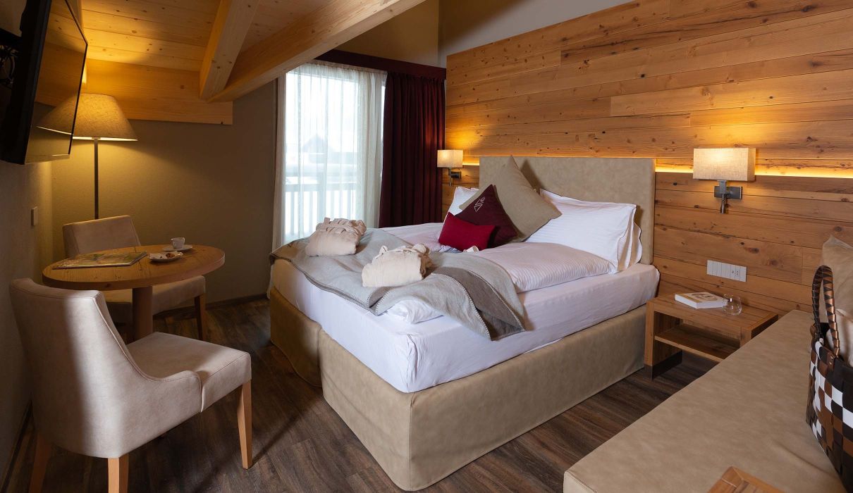 Custom-made furnishings for luxury mountain hotels: bedroom