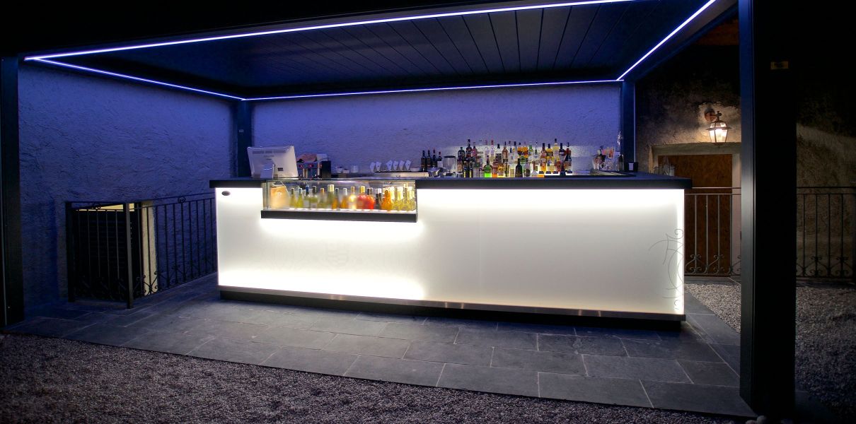 Grand Hotel Victoria Varenna Arredamento su misura per alberghi e bar : bancone bar esterno