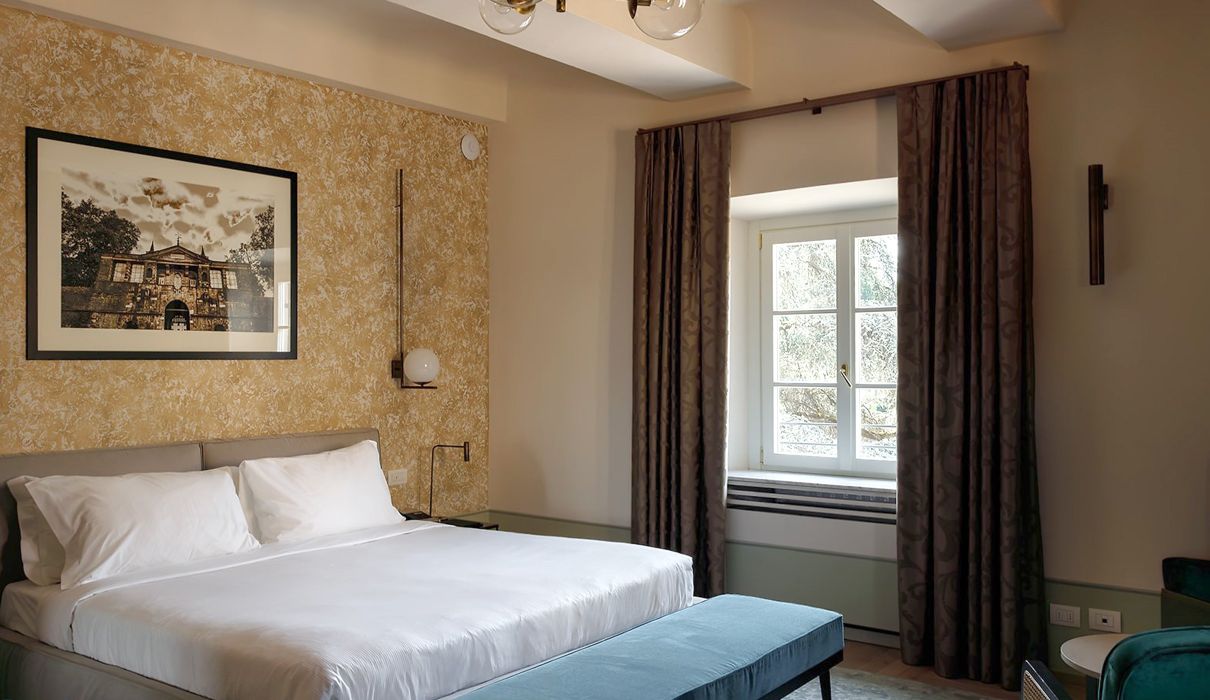 Custom-made hotel furniture in an elegant modern style: suite