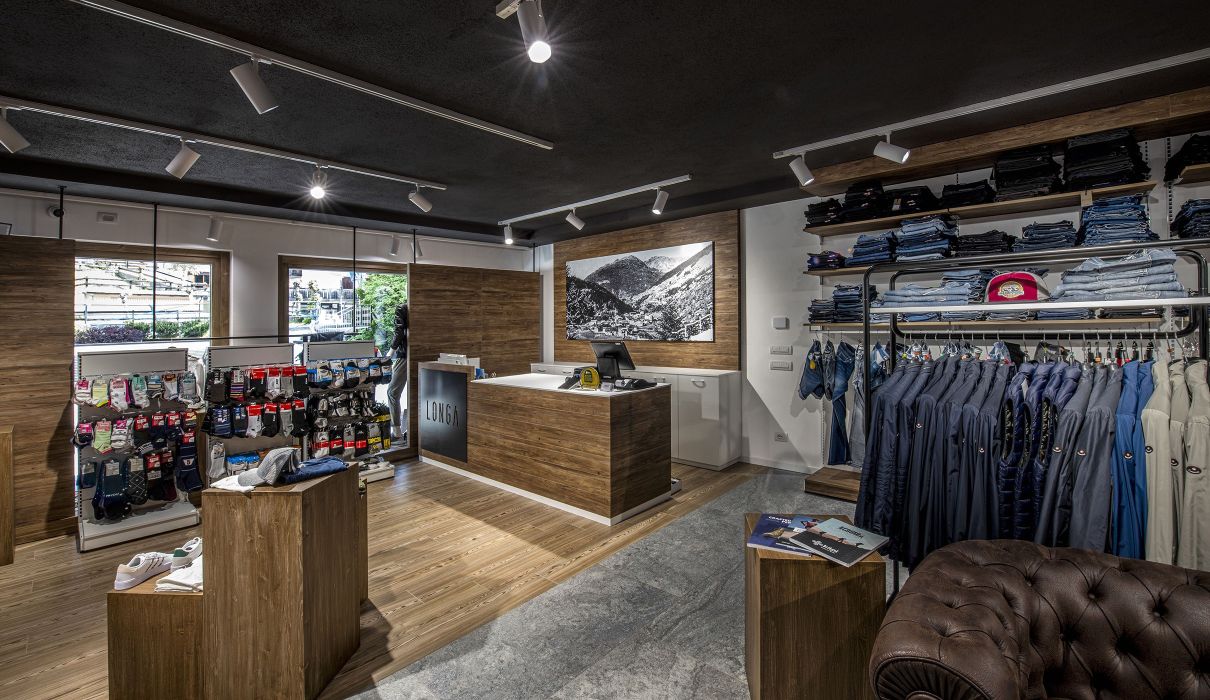 Longa Sport & Fashion Arredamenti su misura per negozi