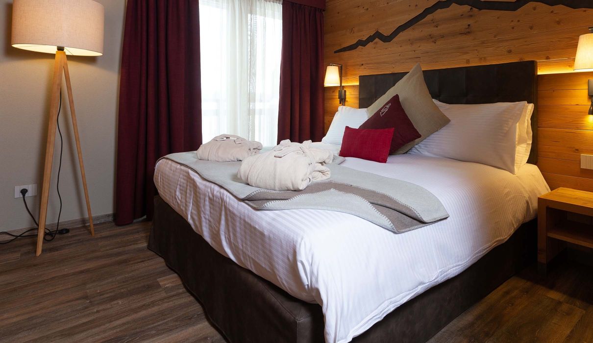 Custom-made furnishings for luxury mountain hotels: bedroom