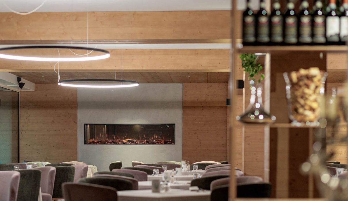 Hotel Andossi Custom-made hotel furniture: restaurant area