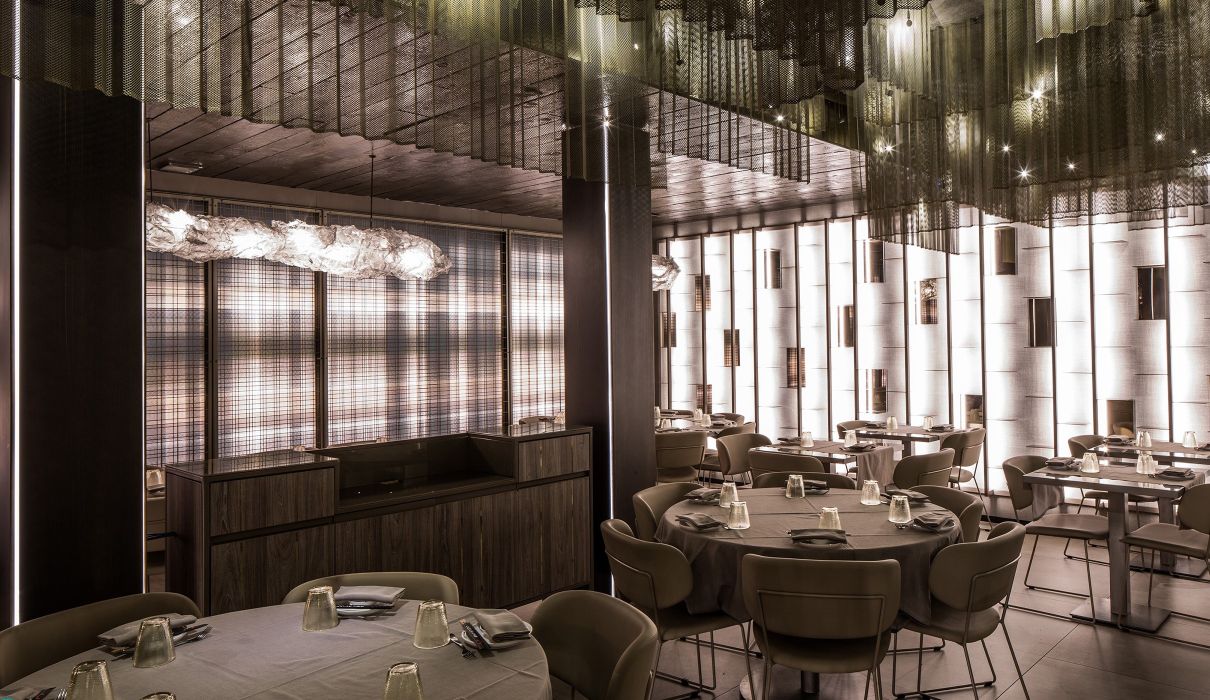 Sushi Club Saronno Sushi restaurant arredamento sala ristorante