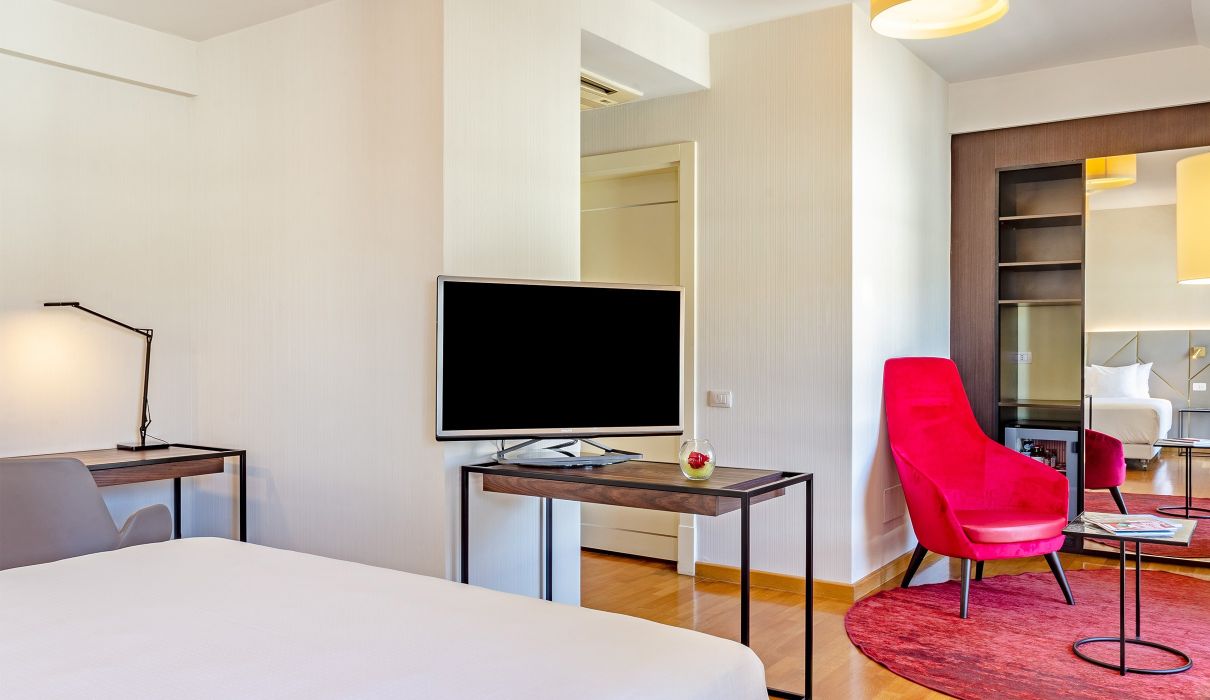 Custom-made hotel furniture: bedroom