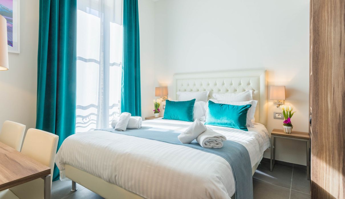Hotel Nice Azur Riviera Arredamento su misura per alberghi : camera da letto