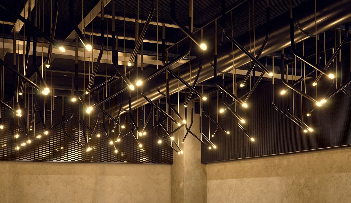 Taste Lounge Bar Arredamento su misura per bar : dettagli illuminazione