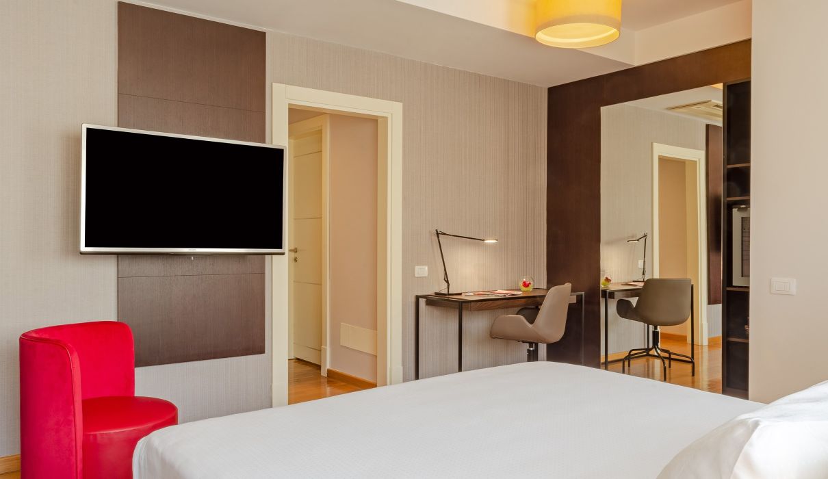 Custom-made hotel furniture: bedroom