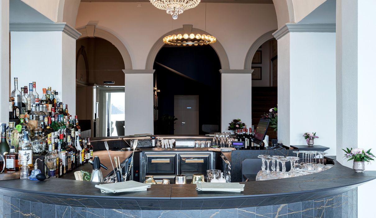 Visteria Restaurant Arredamento su misura per ristoranti : banco bar