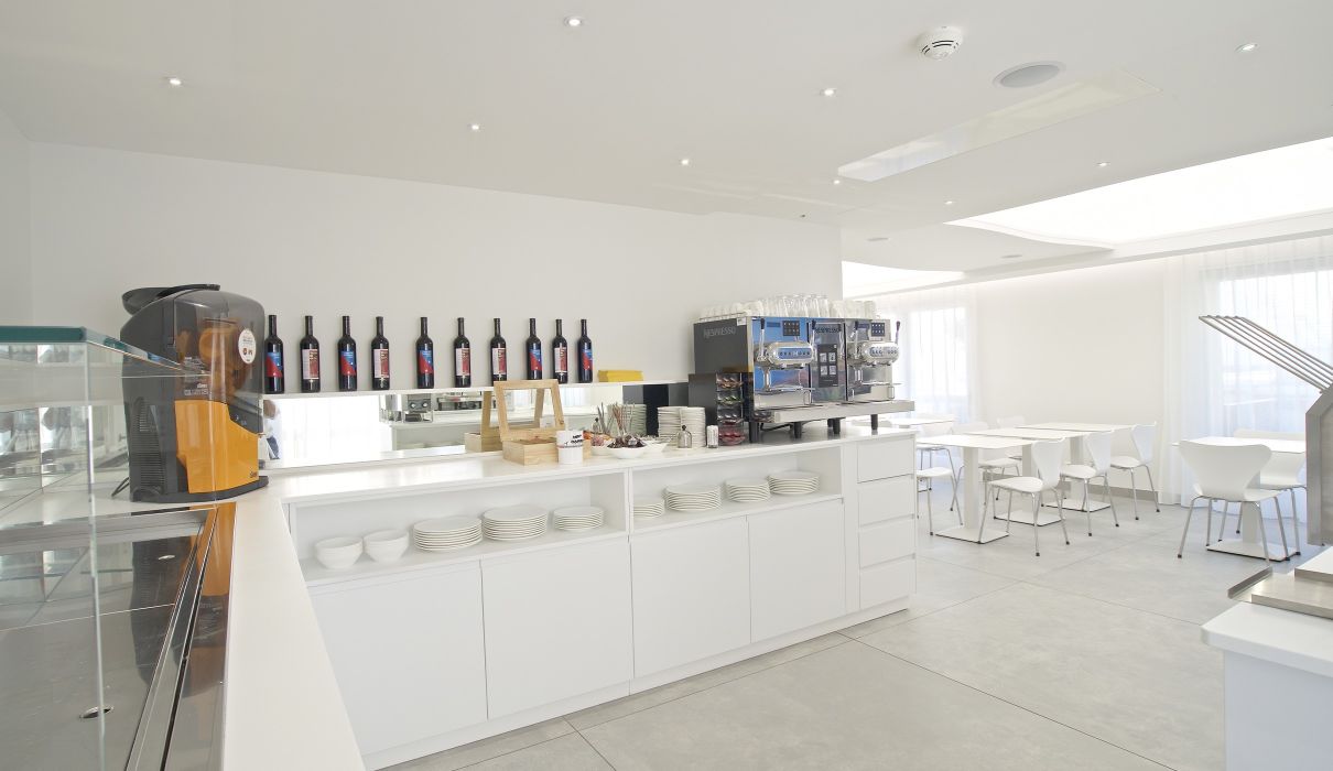 Hotel City Locarno Arredamento su misura per alberghi : sala colazione
