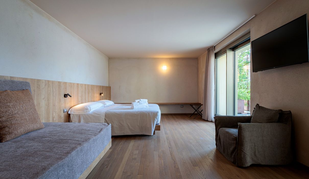 Custom-made hotel furniture: bedroom