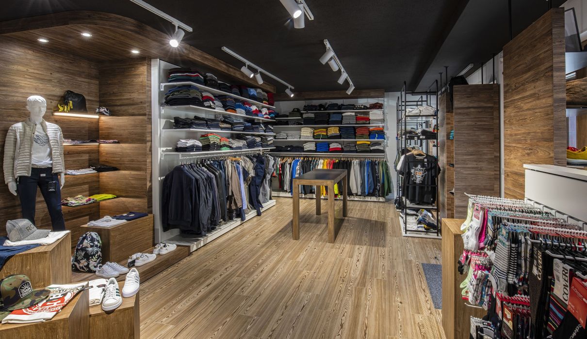 Longa Sport & Fashion Arredamenti su misura per negozi